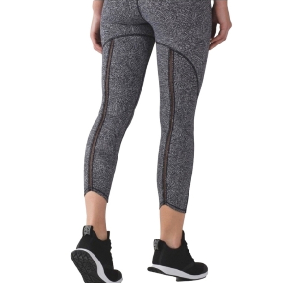 LULULEMON high waist wunder under HR SE mesh black and white leggings size 6 - Picture 2 of 7